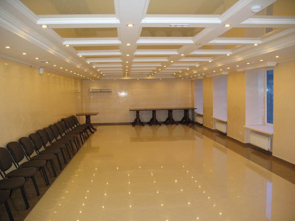 Optima Deluxe Kryvyi Rih Hotell Exteriör bild