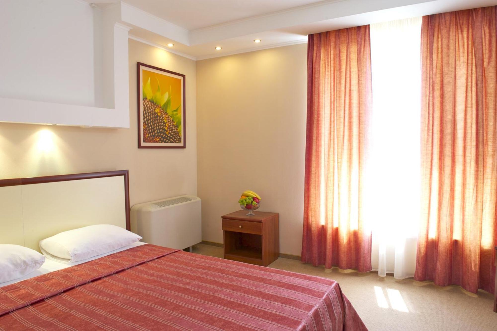 Optima Deluxe Kryvyi Rih Hotell Exteriör bild